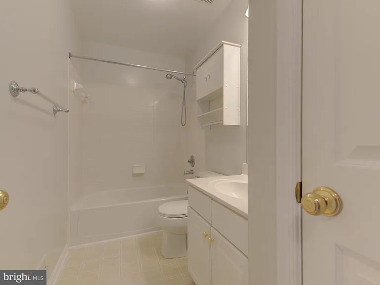 20362 Hartwell St — Photo 27