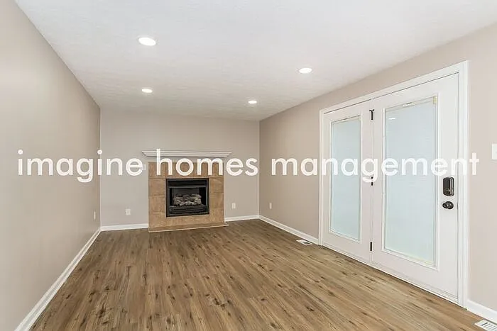 3 bed, 1.5 bath, 1416 sqft, $2,089 — Photo 3