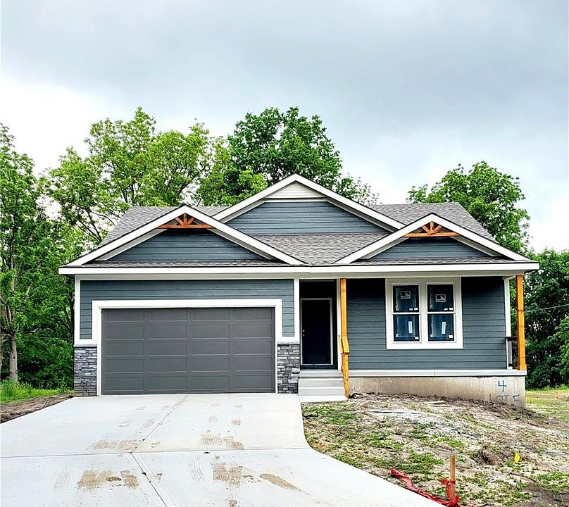 1st image of 4 Highland Cir