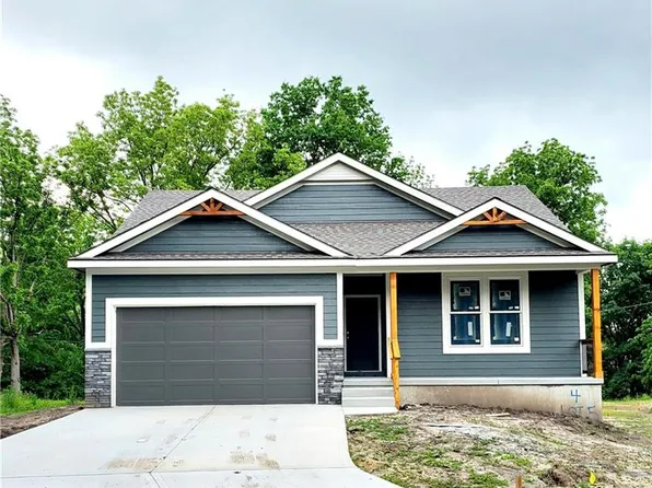 4 Highland Cir, Smithville, MO 64089