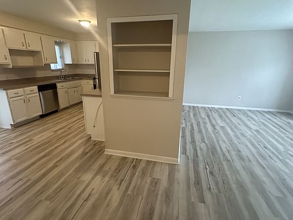 5th image of 4913 Donovan Dr