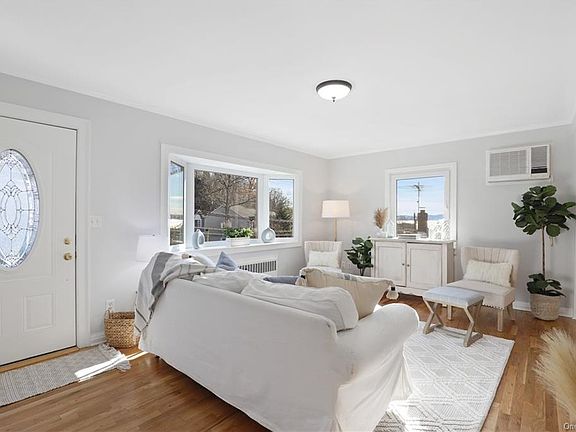 5th image of 65 Snowden Ave