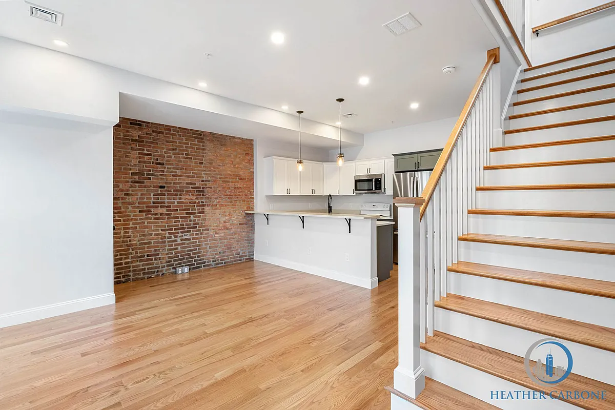 Building Photo - 277 W 5th St #2
