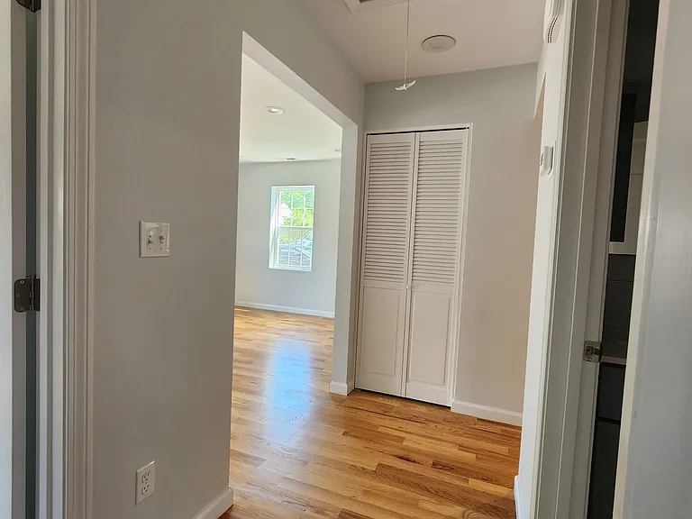 44 Rosewood Ave — Photo 12