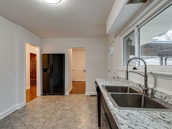 5th image of 4102 Belvoir Dr