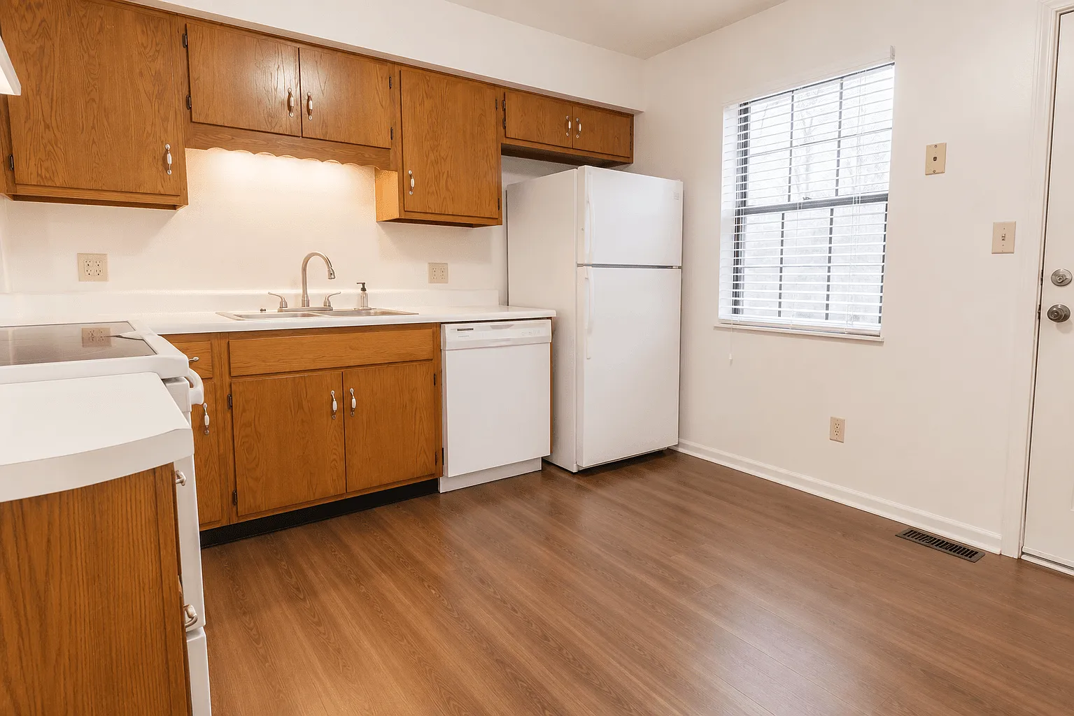 The Court at Sandstone Apartments — Photo 2