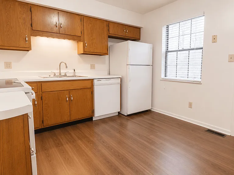 The Court at Sandstone Apartments — Photo 2