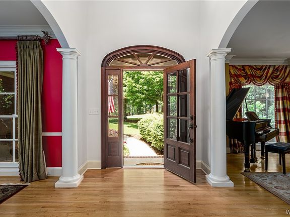 4th image of 6913 Emerald Ln