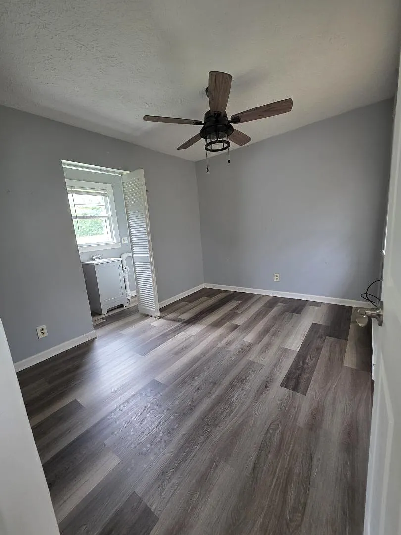 4066 Greenwich Rd - Unit 5 — Photo 2