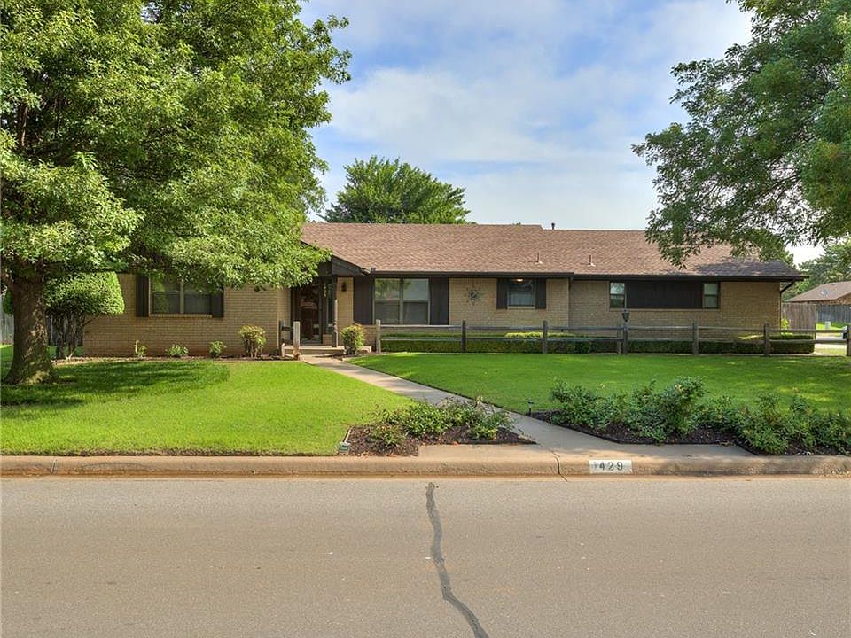 1st image of 1429 E Quail Ave