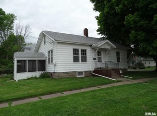 1825 1st St #A, Moline, IL 61265