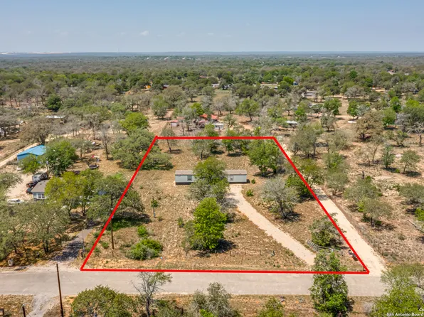 78 Spanish Oak Rd, Somerset, TX 78069