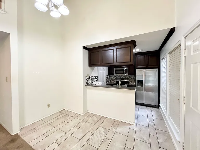 1450 Meadowood Village Dr — Photo 2
