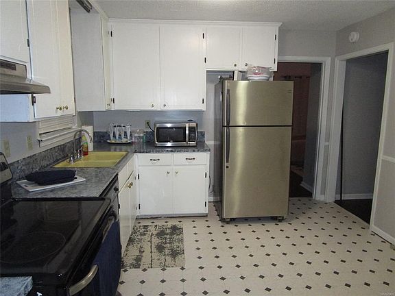 3rd image of 511 Glade Park Dr