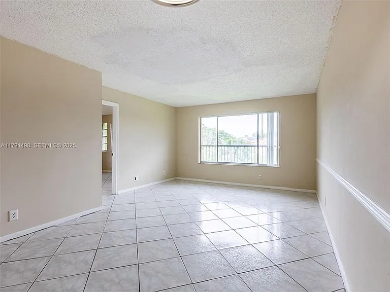 10106 Twin Lakes Dr #4 — Photo 11