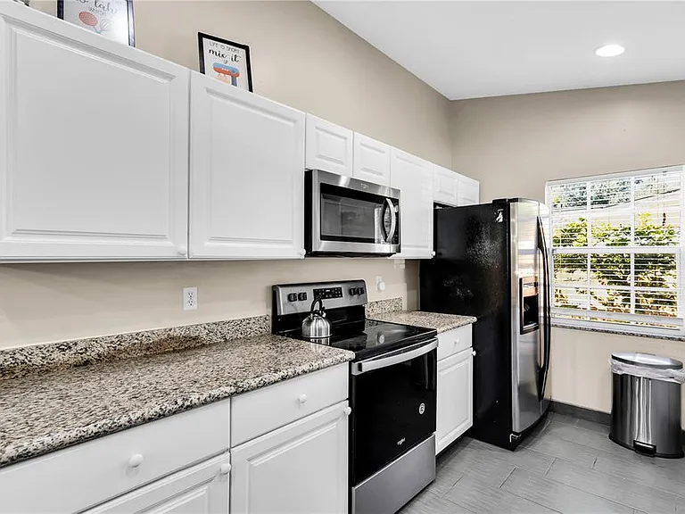 2648 Nassau St — Photo 8