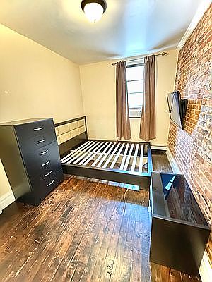 4th image of 343 W 46th St #2