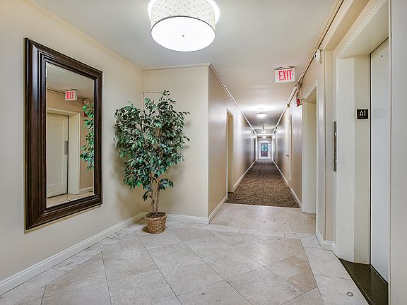 4th image of 1420 W Abingdon Dr APT 218
