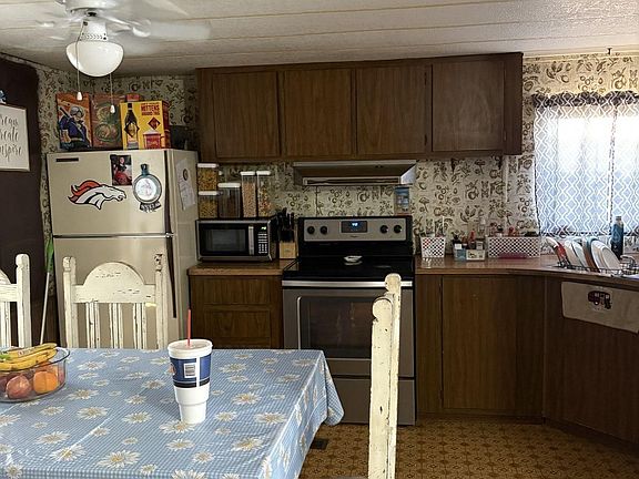 2nd image of 857 Grandview St