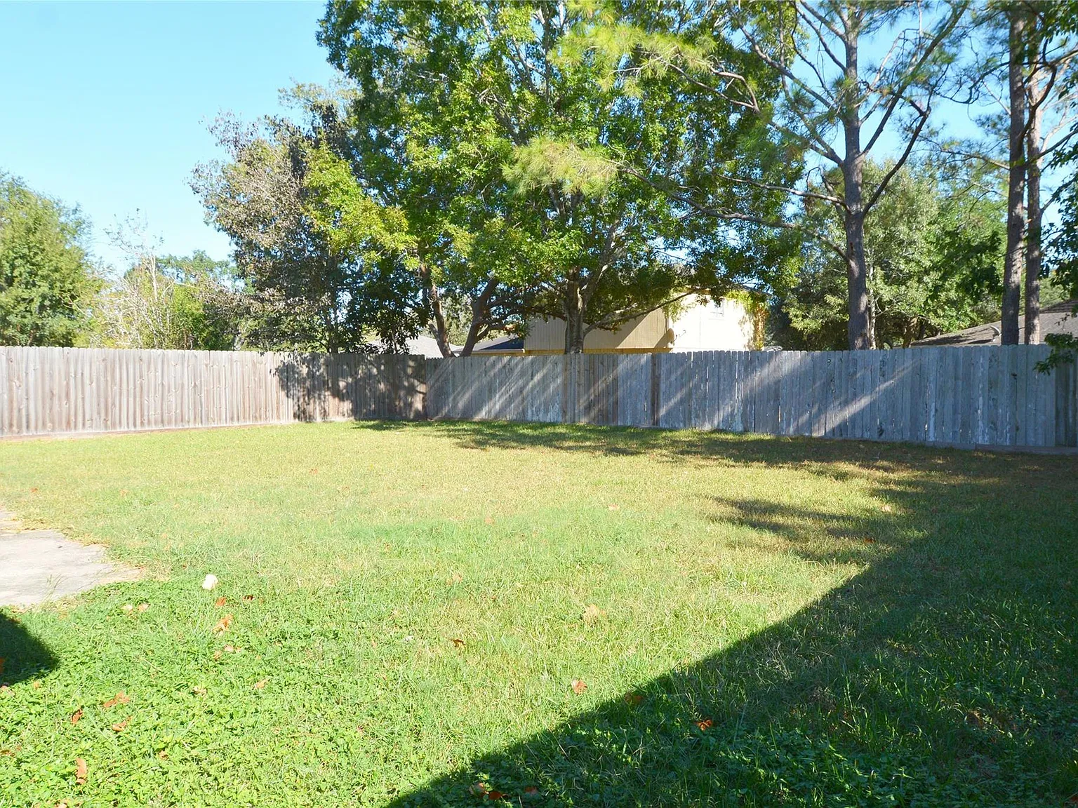 4 bed, 2.0 bath, 1568 sqft, $2,000 — Photo 2