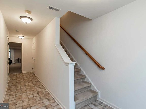 5th image of 35 Tuxford Ln #35