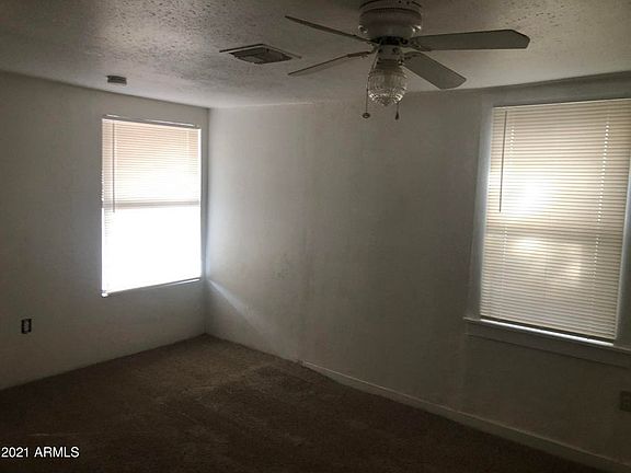 4th image of 261 W Lindbergh Ave