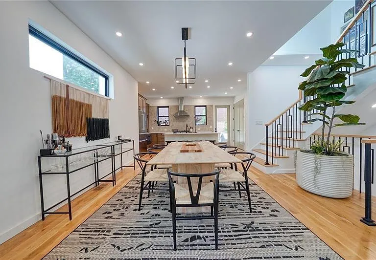 829 Barnett St NE — Photo 10