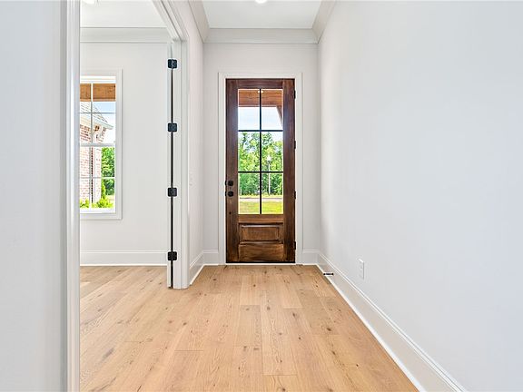 3rd image of 20 Bethesda Ct
