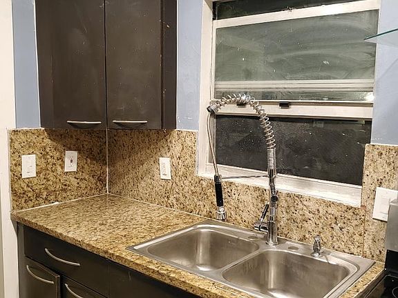 5th image of 829 NW 113th St #1