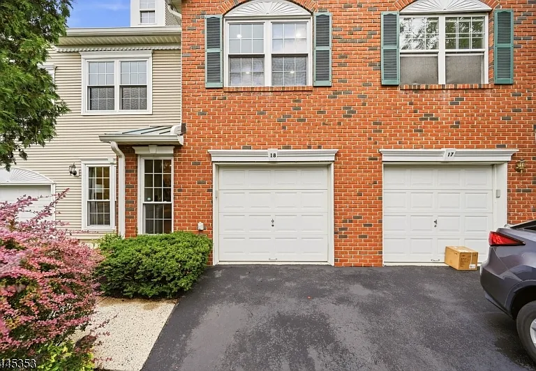18 Clark Ct — Photo 1