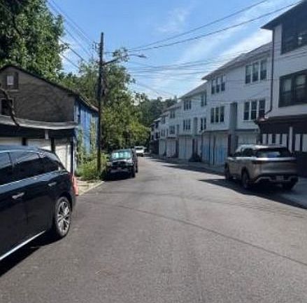 Exterior Neighborhood (street photo)