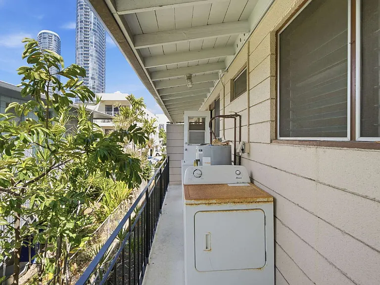 720 Birch St #D — Photo 8