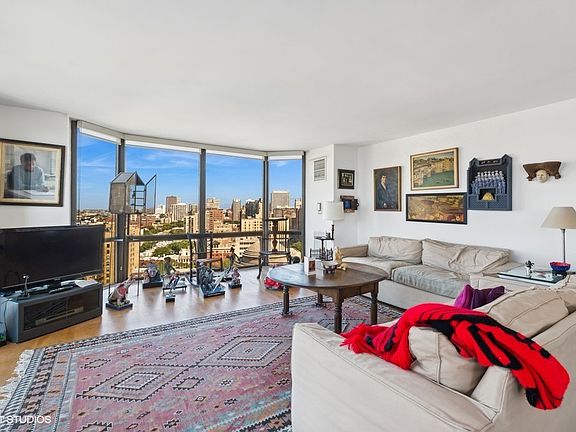 2nd image of 2650 N Lakeview Ave APT 1901