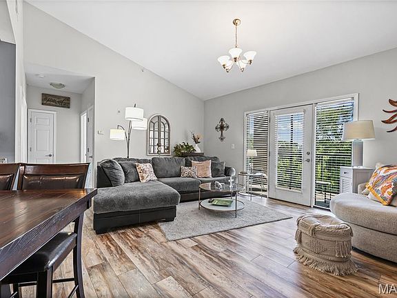 2nd image of 885 Forest Ave APT 303