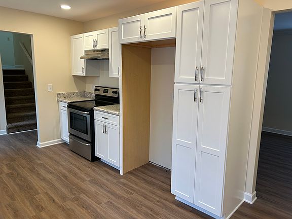4th image of 6 Aspenwood Dr