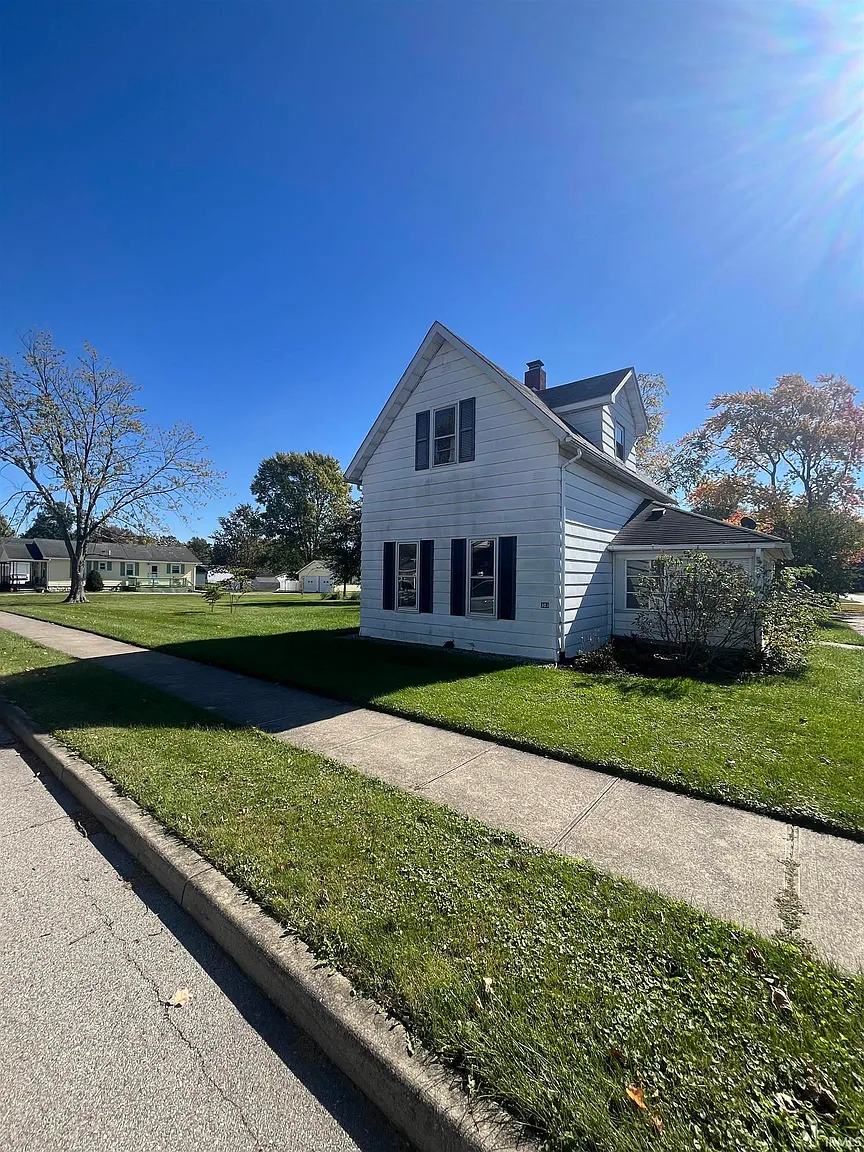 303 E Walnut St photo 1