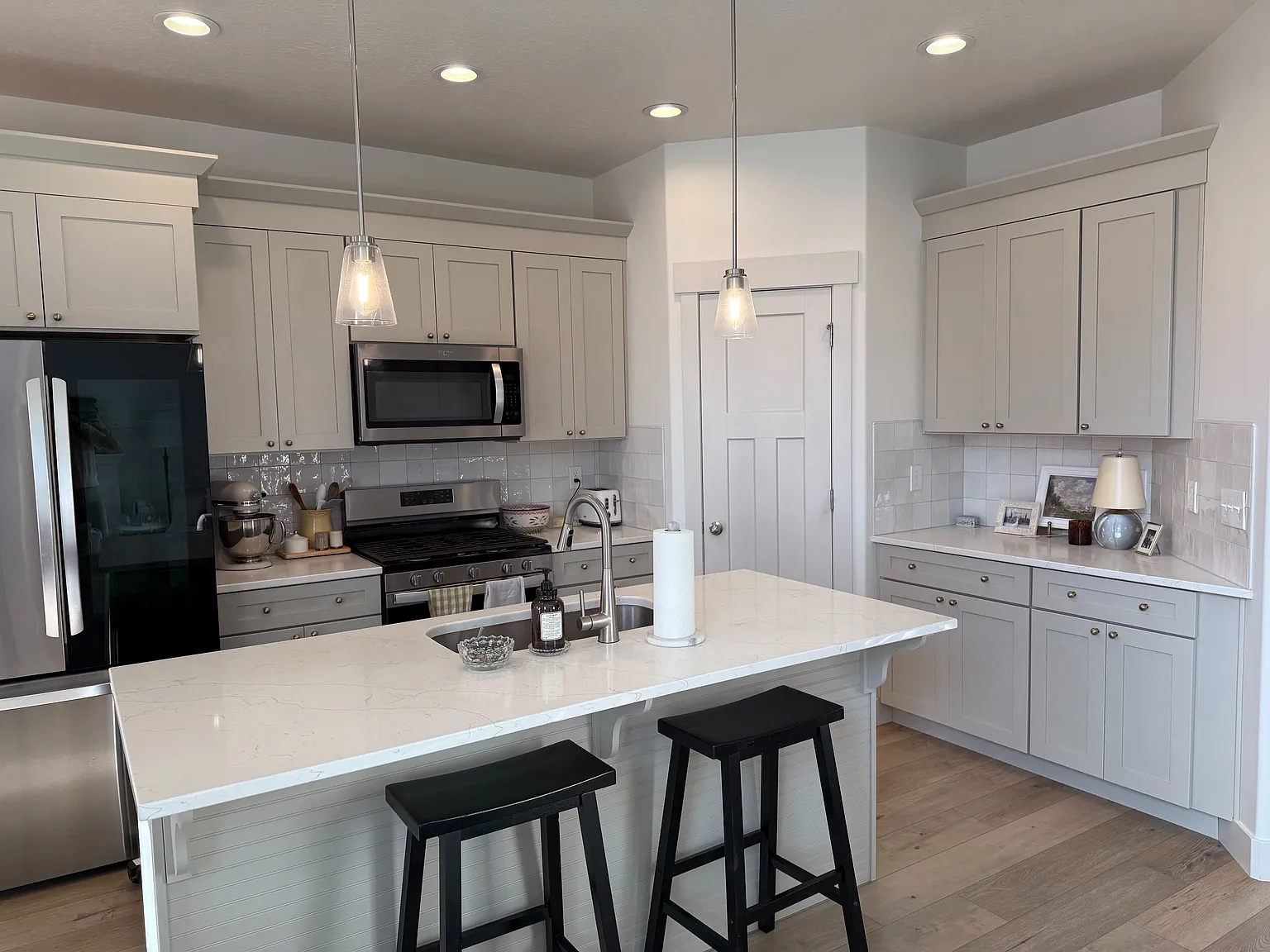 3 bed, 2.5 bath, 2280 sqft, $2,400 — Photo 4