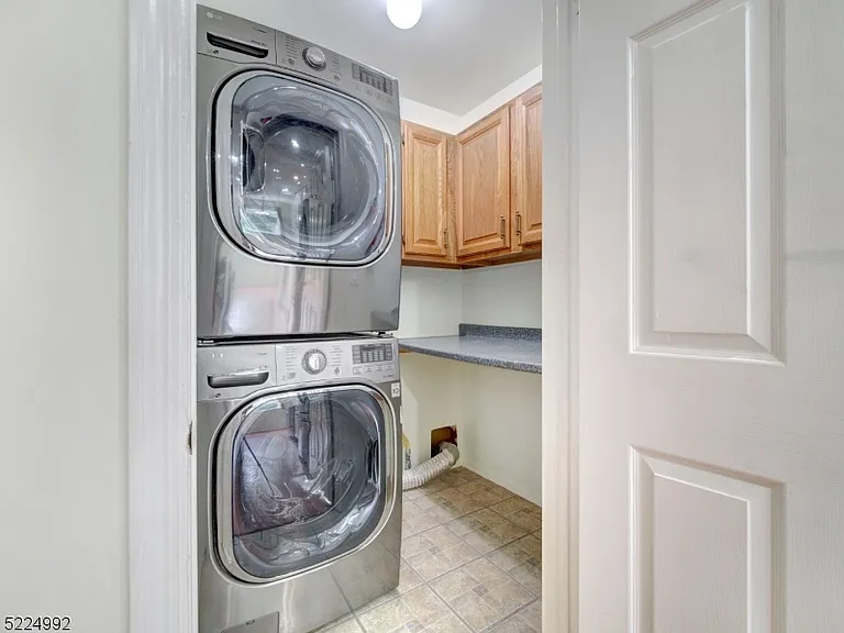 402 Marten Rd — Photo 8