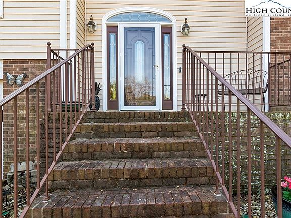 5th image of 223 Vandyke Street