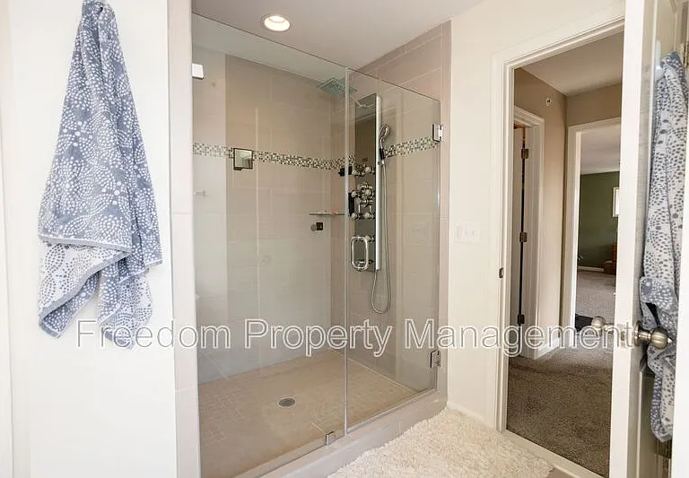2425 Morgans Point Dr — Photo 27