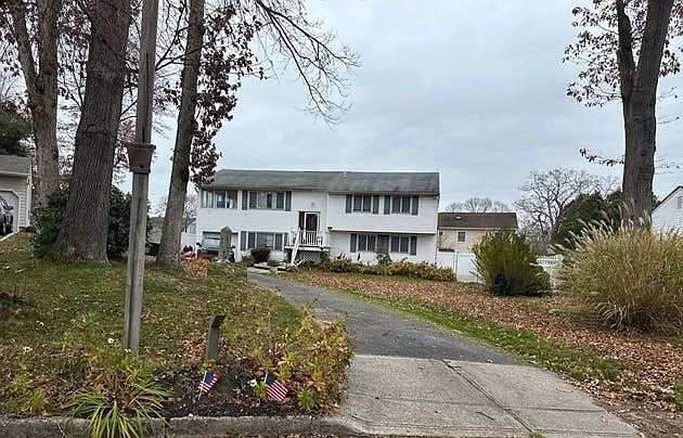 1st image of 11 Bell Ct