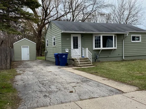 2841 N Pine St, Waukegan, IL 60087