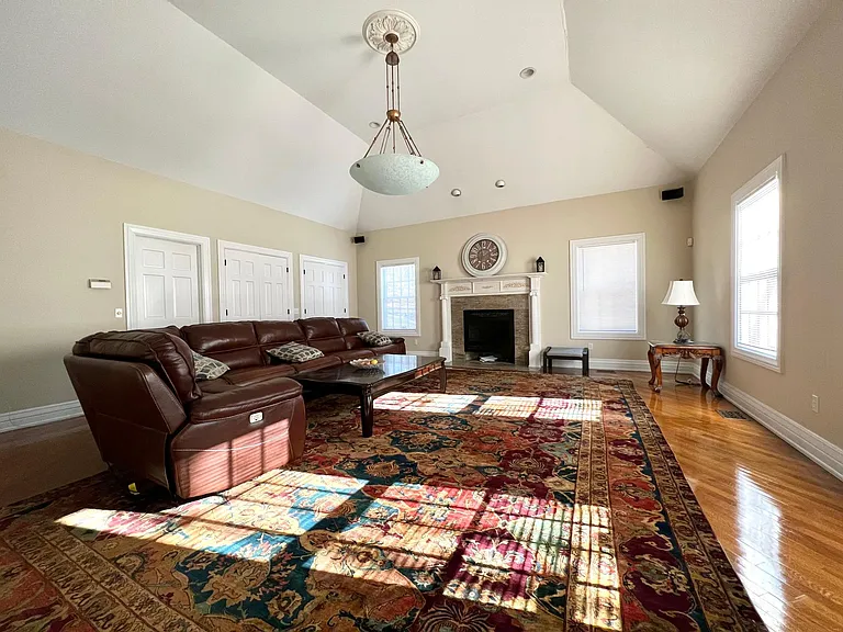 256 W Haviland Ln — Photo 5