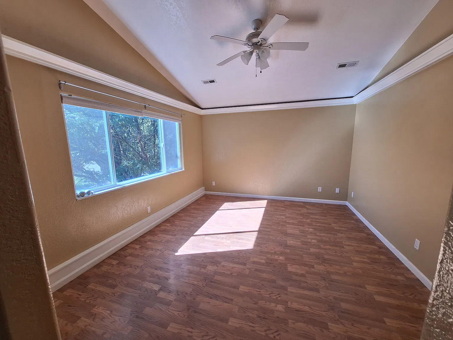4 bed, 3.5 bath, 2640 sqft, $2,750 — Photo 4