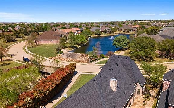3rd image of 4513 Venetian Way