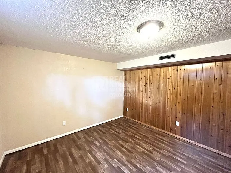 811 Holmes Dr — Photo 18