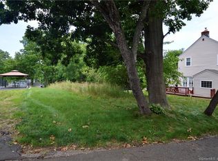 365 Fiske Ave, Bridgeport, CT 06606