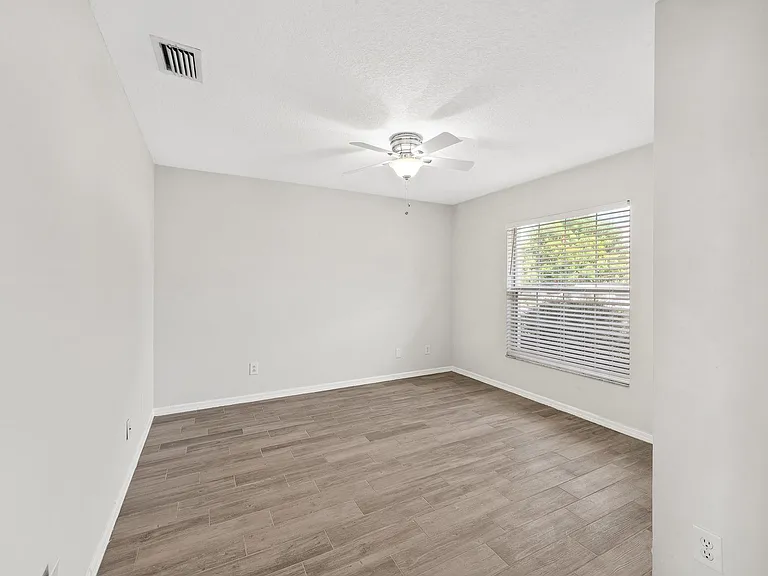 851 Wickham Lakes Dr — Photo 5