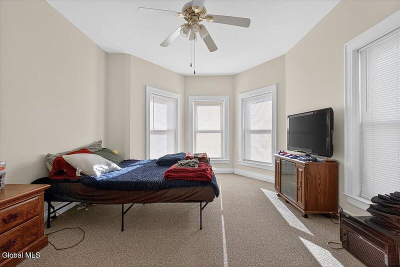 4th image of 502 Broadway