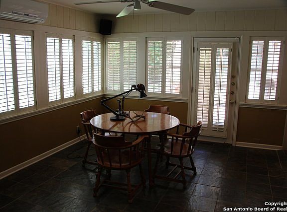5th image of 114 Oak Glen Dr